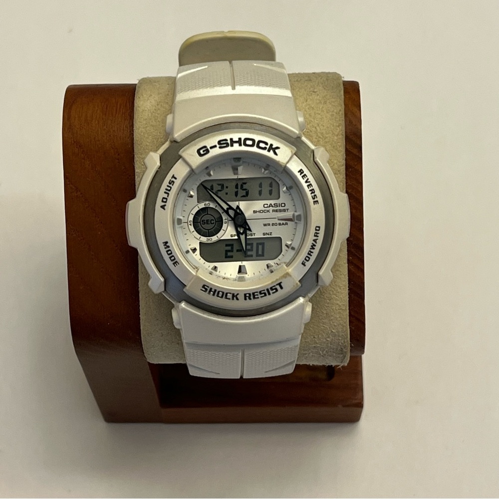 G-Shock G-300LV-7A‎ White Resin Digital